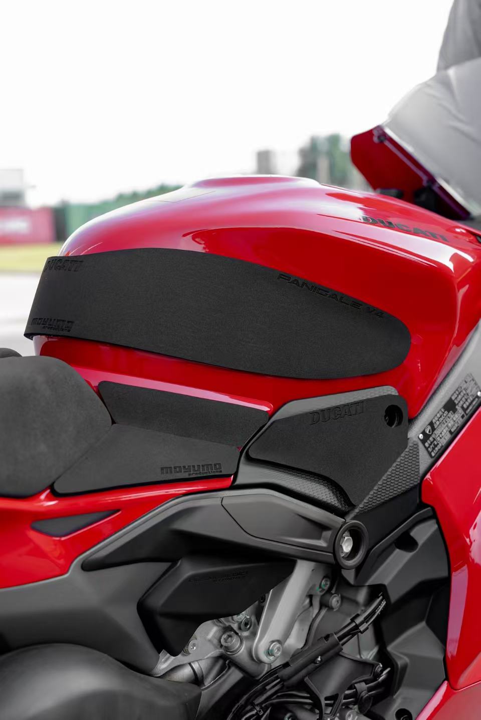 25–26 Ducati Panigale V4 S GP-Style Tank Grip Pads & Side Panel Pads | Anti-Slip Kit